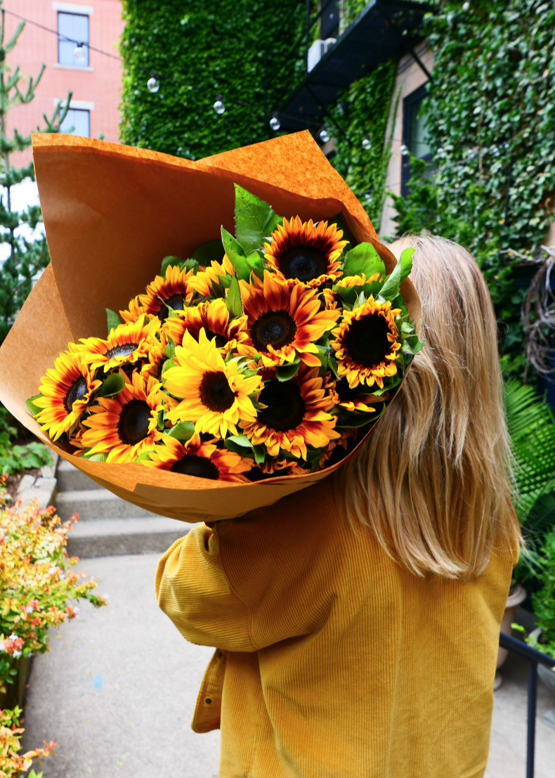 &#39;Color-Burst&#39; Sunflower Bouquet